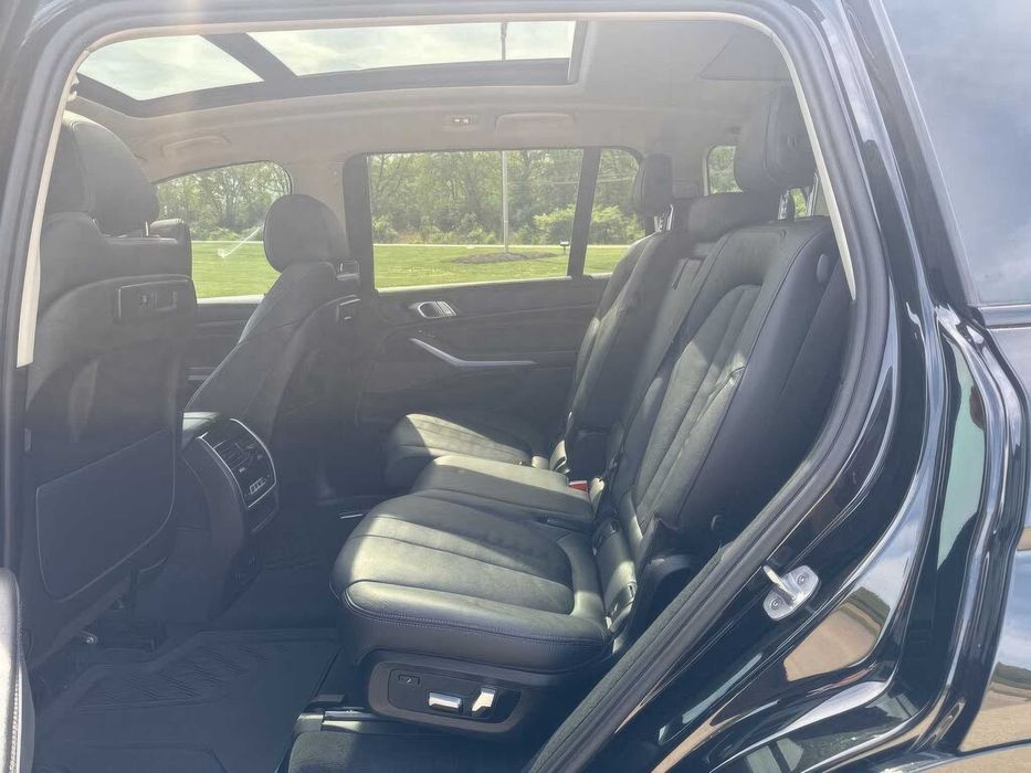 BMW X7      2021