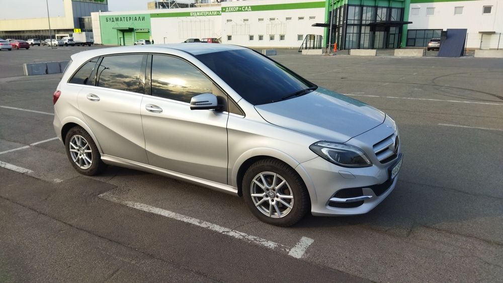 Mercedes Benz B 250E