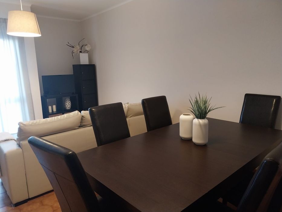 Mesa extensível, preto-castanho, 175x100cm e 6 cadeiras