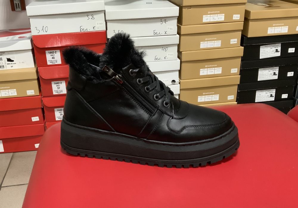 Кроссовки женские зимние