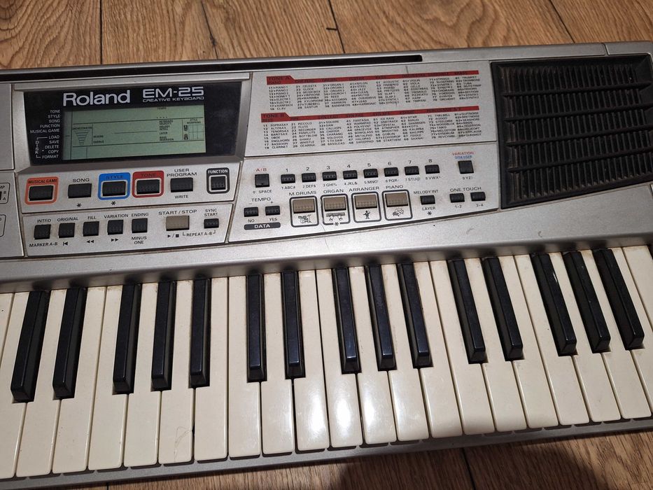 Roland em 25 keyboard