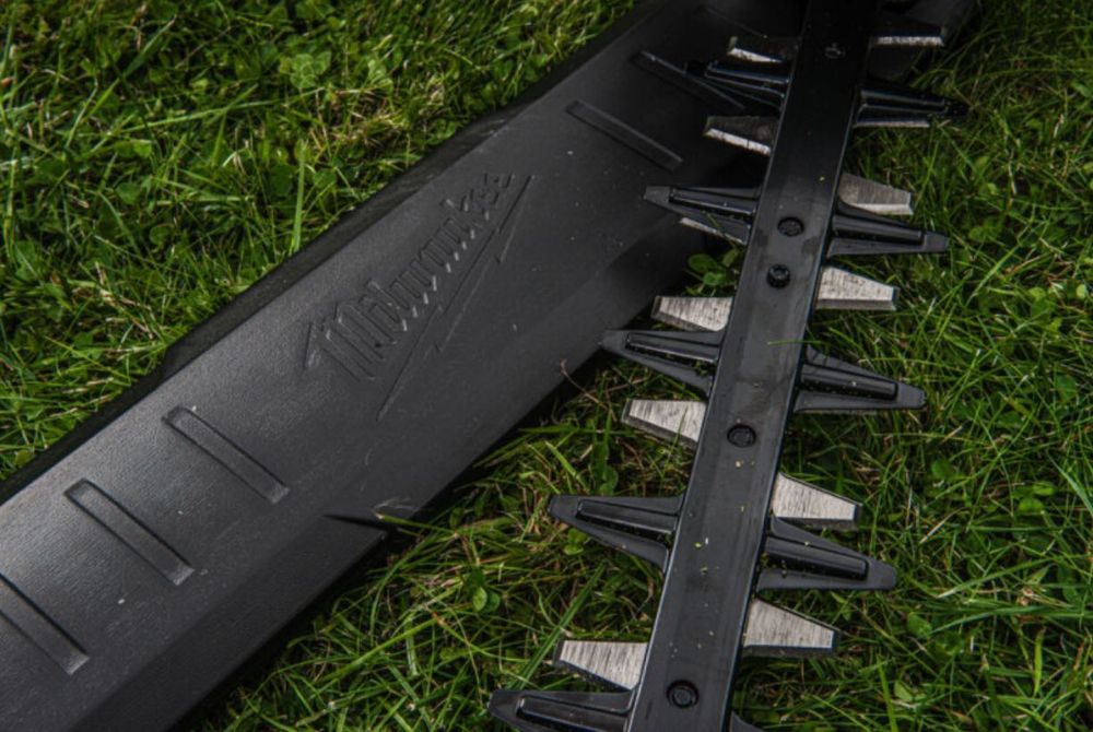 Кущоріз акумуляторний безщітковий MILWAUKEE M18 FHET60G2-0, 60см