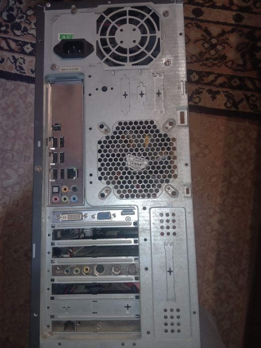 Стстемный блок (комп'ютер)