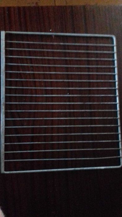 Противни и решетки для духовки.