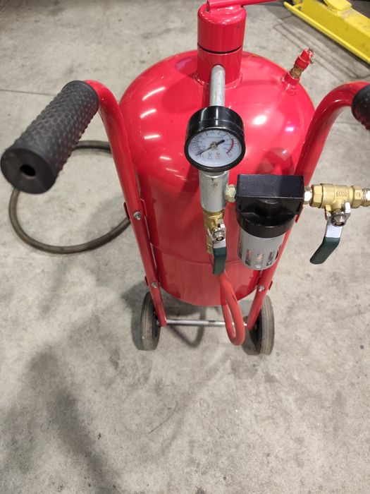 Máquina de jato de areia com depósito