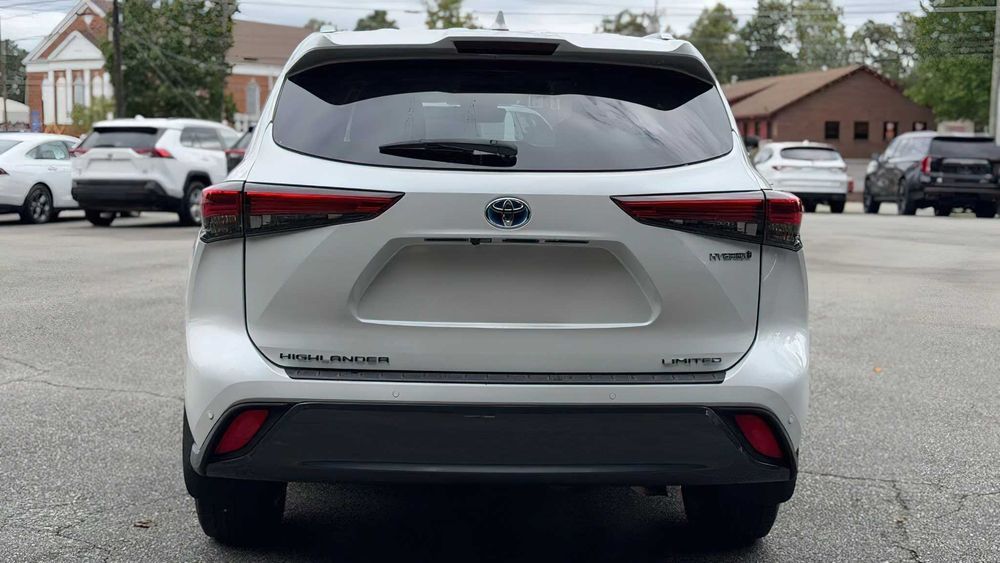 Toyota Highlander Hybrid      2022