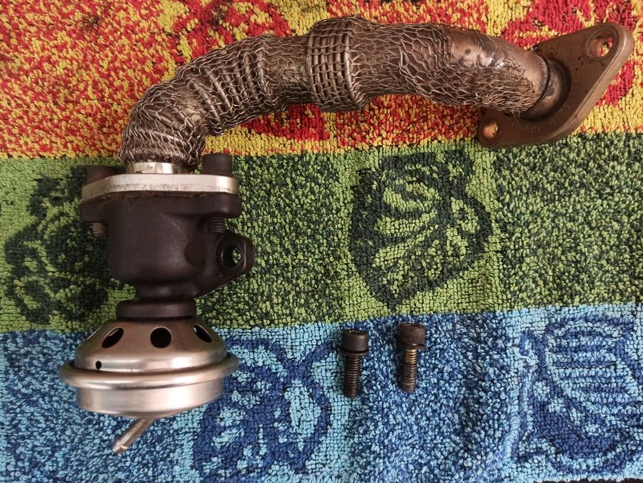 Клапан рециркуляции + трубка VW Passat