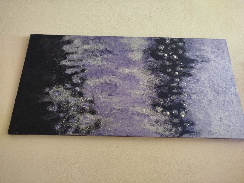 Tela pintada a mão.