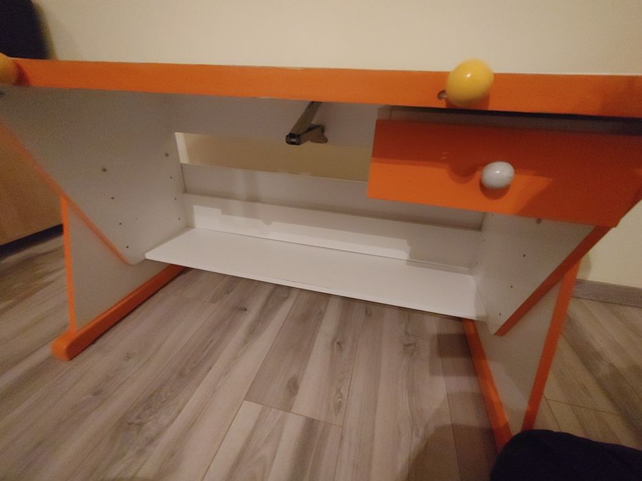 Biurko z mozliwoscia regulacji