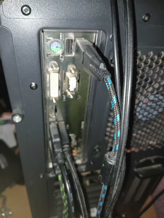 Komputer Gamingowy 16GB  RX 570 intel i5 SSD RGB czarny