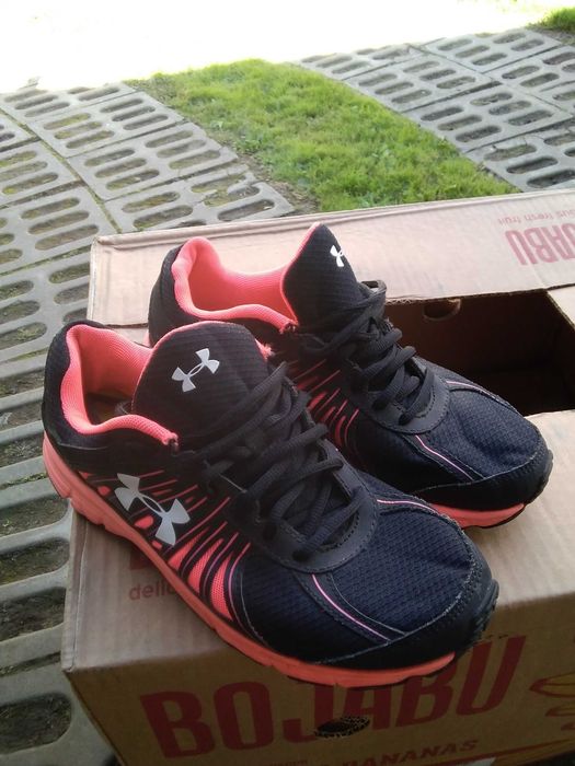 Under Armour adidasy