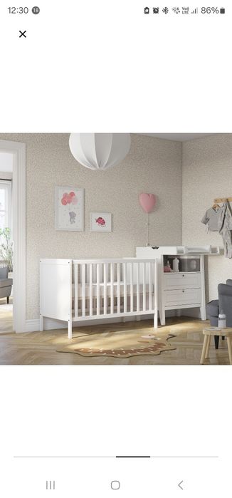 Łóżeczko niemowlęce i komoda przewijak