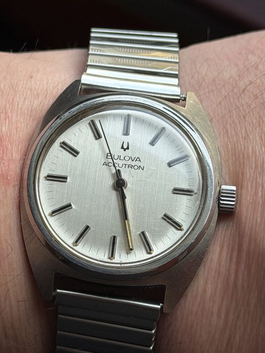 Bulova Accutron, kamerton,  rozmiar 36/42mm, super stan, w stali, lata 70te