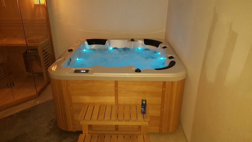 Wanna SPA / Jacuzzi * 4-5-os. * Model MAJORKA 400
