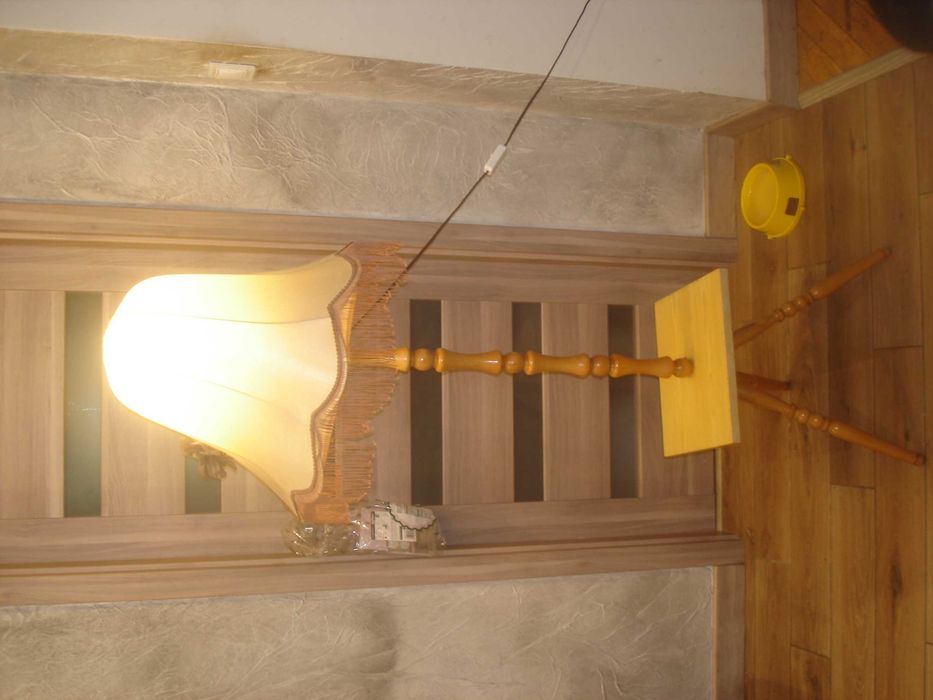 Lampa ze stolikiem