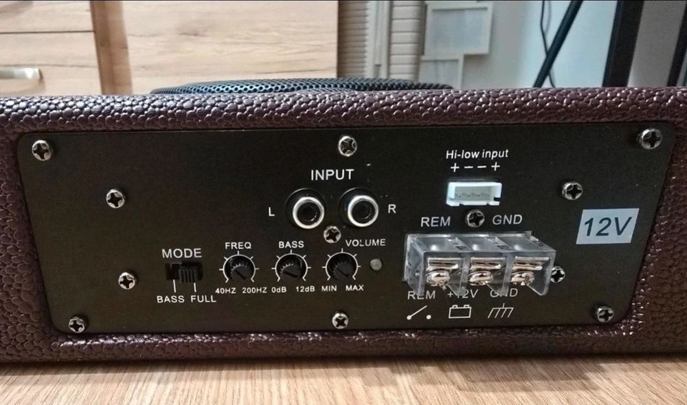 Skrzynia Basowa Subwoofer Pod Siedzenie 600W Tuba
