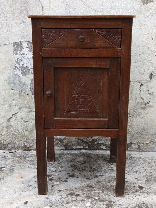 Mesa de cabeceira antiga