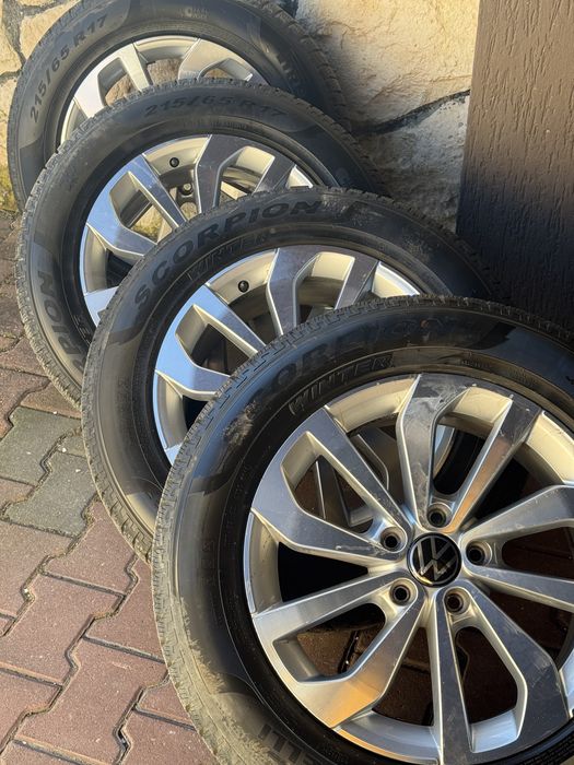 Oryginalne felgi 17” od VW T-Roc , Pirelli scorpion 215 65 R17  zimowe jak nowe