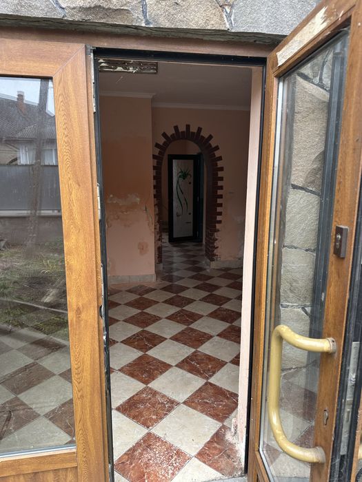 Квартира по вул. Армійська, 33 (1 поверх) м. Тячів