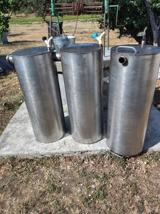 Продам нержавеечные пищевые бочки под вино 3 бочки