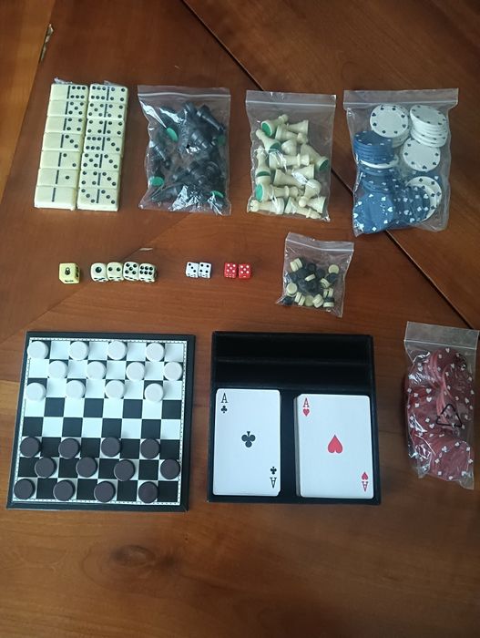 Caixa com vários jogos