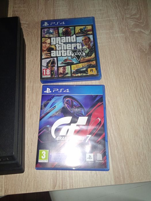 PS4 Pro 1TB (como jogos e estante de colocar jogos)
