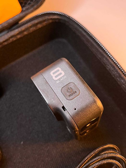 Екшн-камера GoPro Hero 8 із зарядною станцією