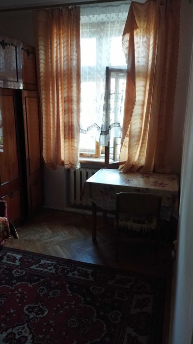 Кімната Пасічна ізольована 4500 грн.(ком.послуги враховані в орендну плату)Вільна.