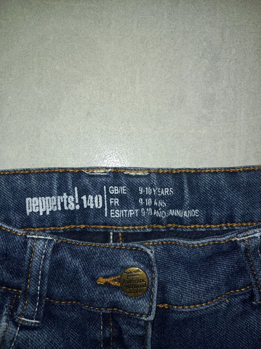 Spodnie jeans r.140