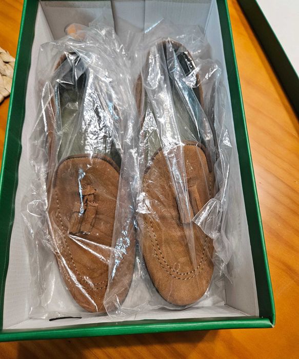 Sapatos de camurça número 40 , usados apenas uma vez , estado novo