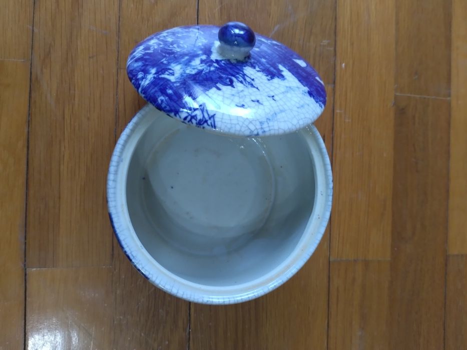 Caixa cerâmica antiga