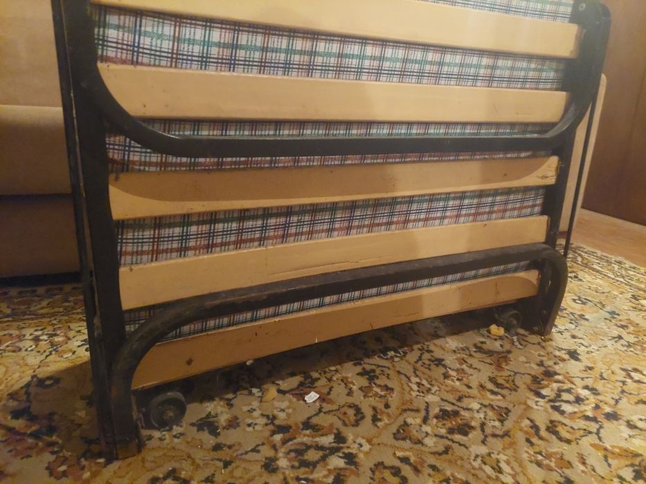 2 camas dobráveis com colchão