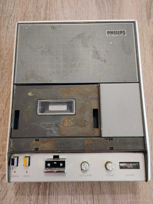 magnetofon reporterski Philips z 1971r. na części