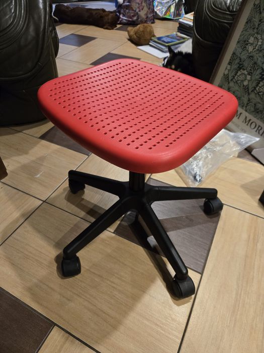 Obrotowy stołek IKEA