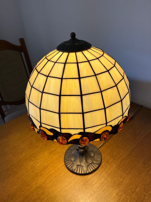 Piękna lampa witrażowa