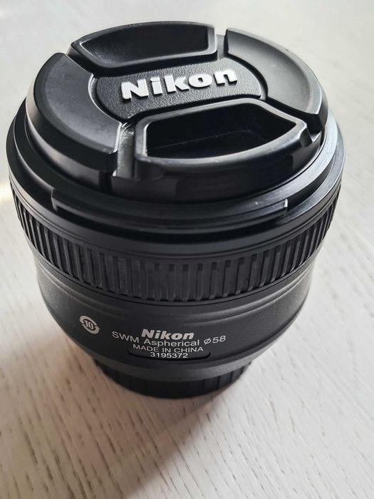 Obiektyw Nikon AF-S Nikkor 50mm f/1.8G – pudełko, dokumenty, 2 dekielki.