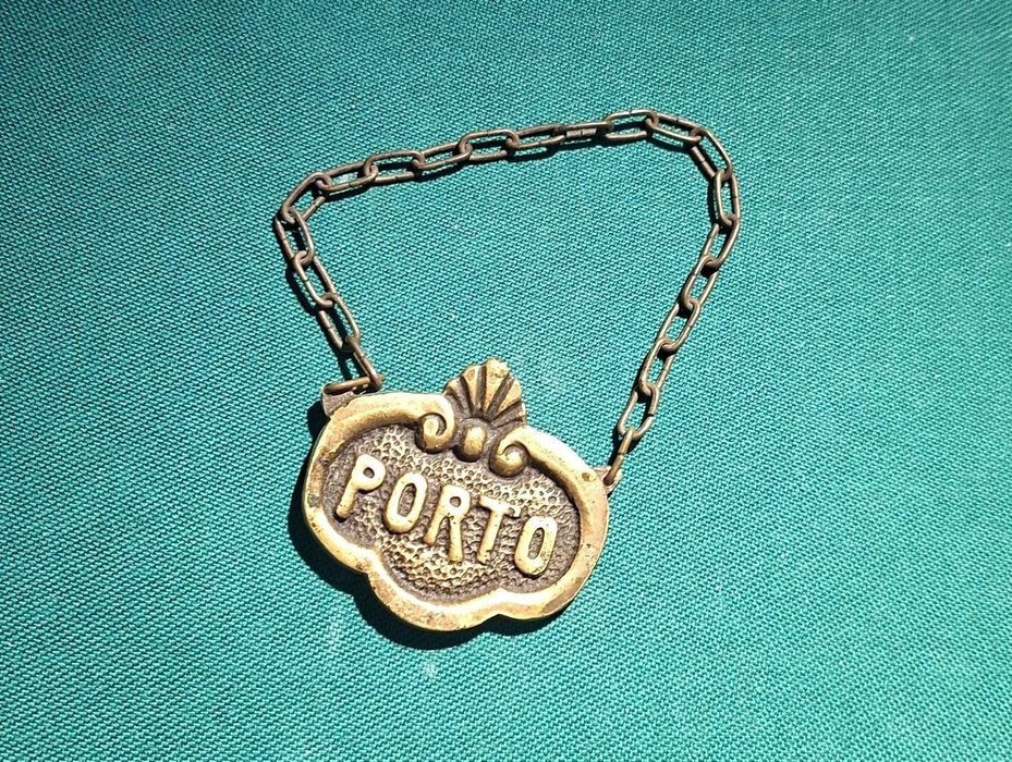 Colar / Gargantilha em estanho, para garrafa vinho do porto, Anos 60