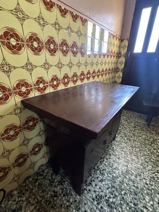 Maceira antiga escura