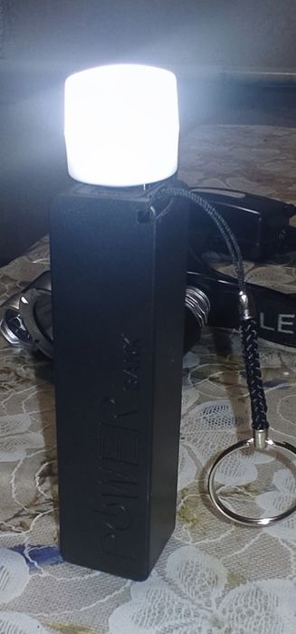 Продам повербанк в комплекті.