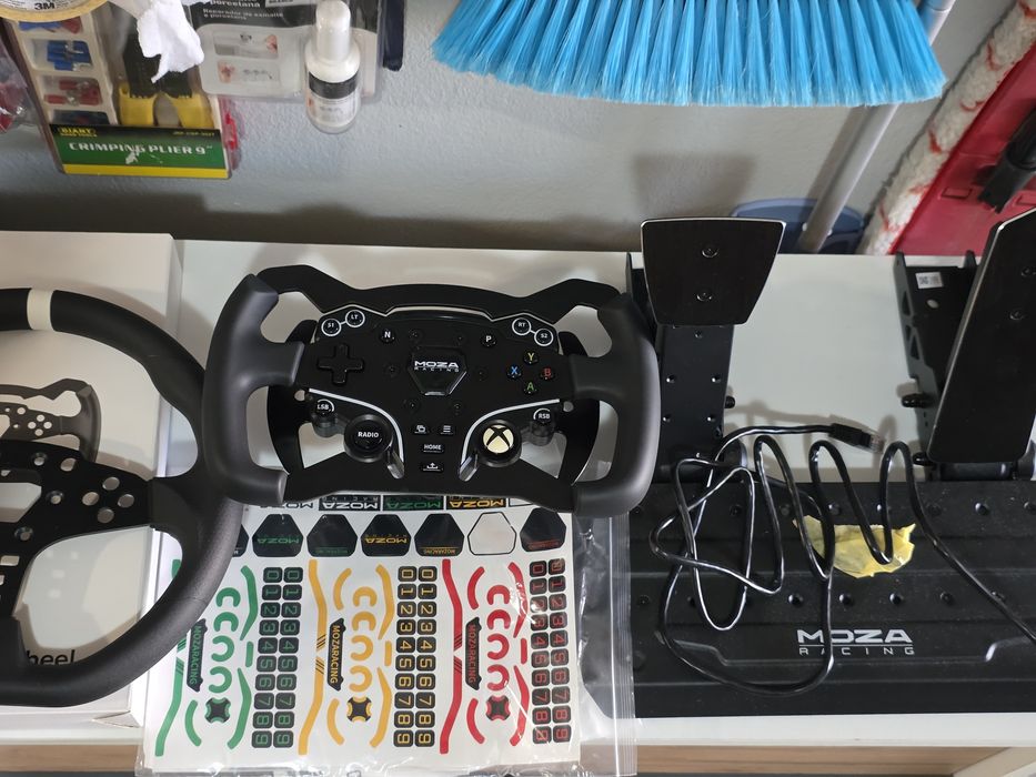 Vendo volante Moza XBox e pedais Moza SRP com Load Cell