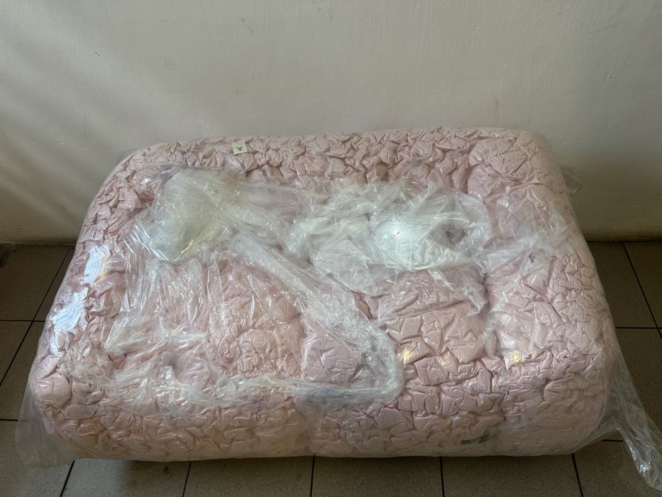Dužy fotel typu bean bag / miękki fotel piankowy.
