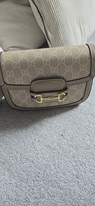 Elegancka torebka Gucci Horsebit z dwoma paskami