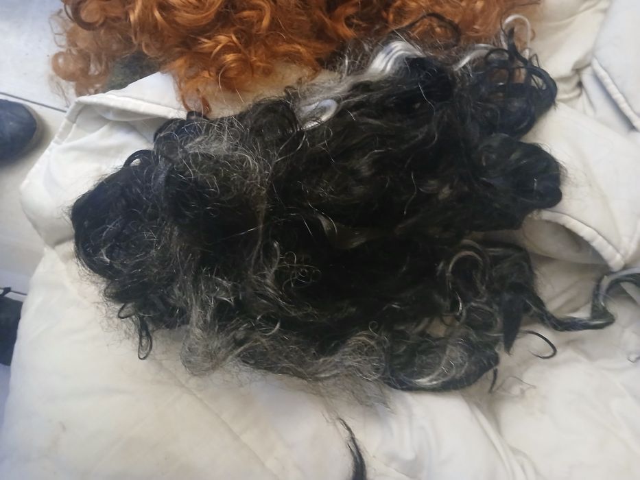 Perucas em muito bom estado