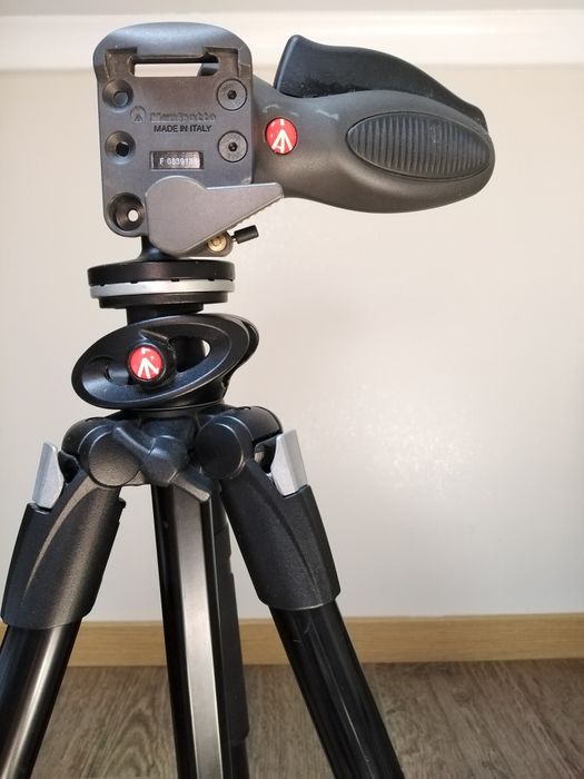 Tripé Manfrotto dual 290 com caixa