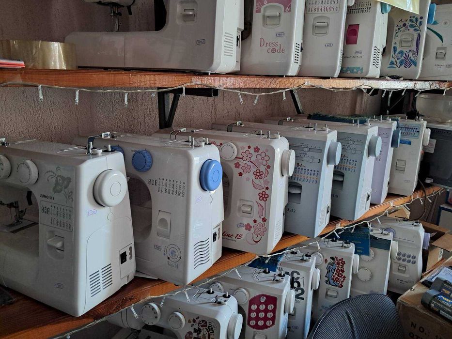 Розпродаж побутових швейних машин та оверлоків
