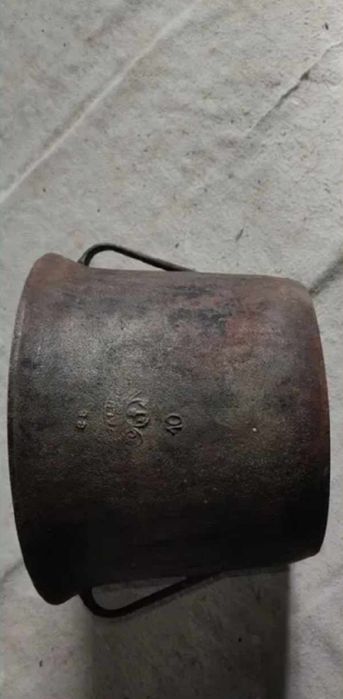 Старинный чугунный казан с клеймом Якорь