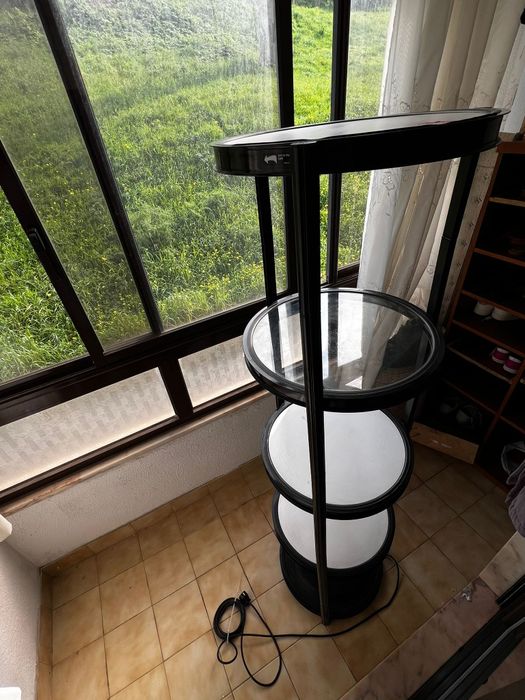 Estante Redonda C/Foco de Luz