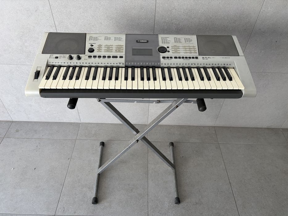 Piano/Teclado com base Yamaha