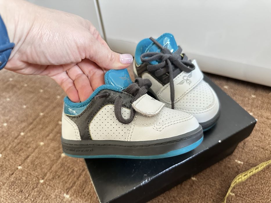 Стильні яскраві кроси , 21 розміру