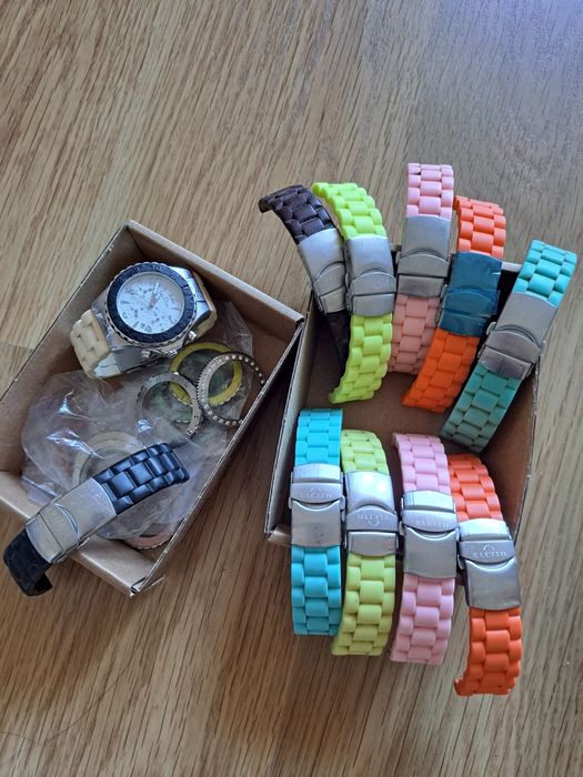 Relógio Eletta com vários aros e braceletes